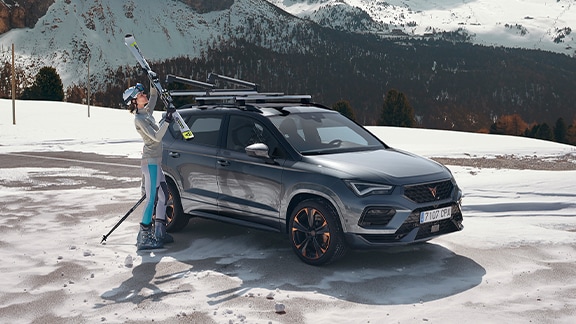 Accessoire de voiture porte-skis extensible CUPRA Ateca.